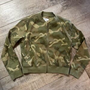 Like New Evereve Rocco Bomber Linen Blend Jacket in Camo - Size - XSmall